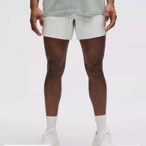 Lululemon License to Train Short 5” Large Vapor Cream Drawstring